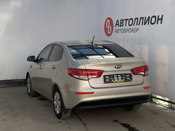 2015 Kia Rio III Рестайлинг, бежевый, 622050 рублей - вид 2