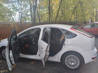 2010 Ford Focus II Рестайлинг, белый, 700000 рублей, вид 4