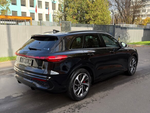2026 Audi Q5 40 TDI III (GU), чёрный, 8590000 рублей - вид 5