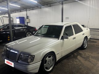 1995 Mercedes-Benz E-Класс 280 I (W124), белый, 900000 рублей, вид 1