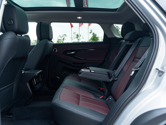 2025 Land Rover Range Rover Evoque L II Рестайлинг, серый, 6599500 рублей - вид 5