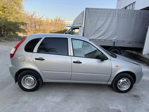 2010 Lada (ВАЗ) Kalina I, серебристый, 180000 рублей - вид 1
