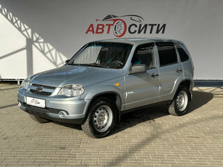 2013 Chevrolet Niva I Рестайлинг, серебристый, 550000 рублей, вид 3