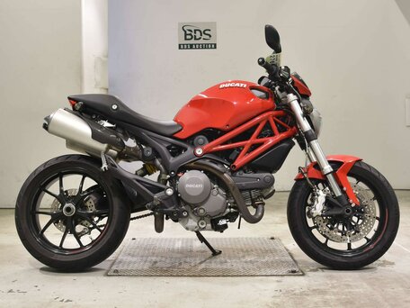 2011 Ducati Monster 796, красный, 595000 рублей, вид 2