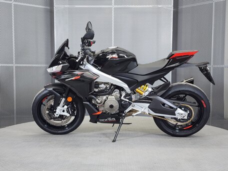 2022 Aprilia Tuono 660, чёрный, 1029000 рублей, вид 5