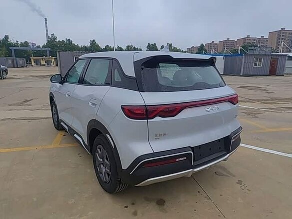 2025 BYD Yuan Up 32 kWh, белый - вид 21