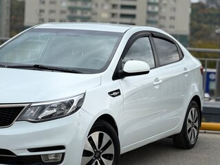 2015 Kia Rio 6-speed III, белый, 799999 рублей, вид 3