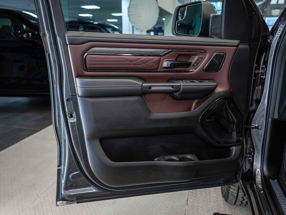 2026 Ram 1500 Crew Cab eTorque V Рестайлинг, серый, 11062679 рублей - вид 9