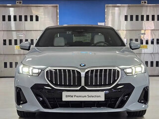 2025 BMW 5 серии 520i VIII (G60/G61/G68), серый, 7150000 рублей, вид 3