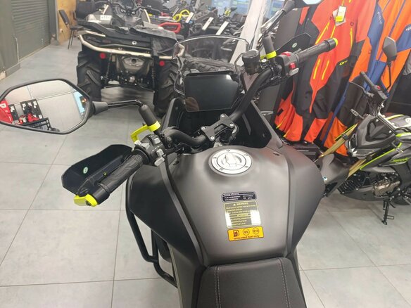 2026 QJMotor SVT 650 X, зелёный, 729000 рублей - вид 4