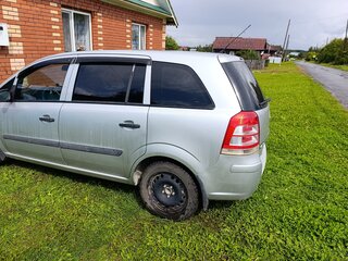 2008 Opel Zafira B Рестайлинг, серебристый, 550000 рублей, вид 3