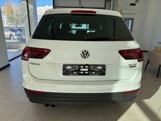 2017 Volkswagen Tiguan II, белый, 2000000 рублей, вид 5