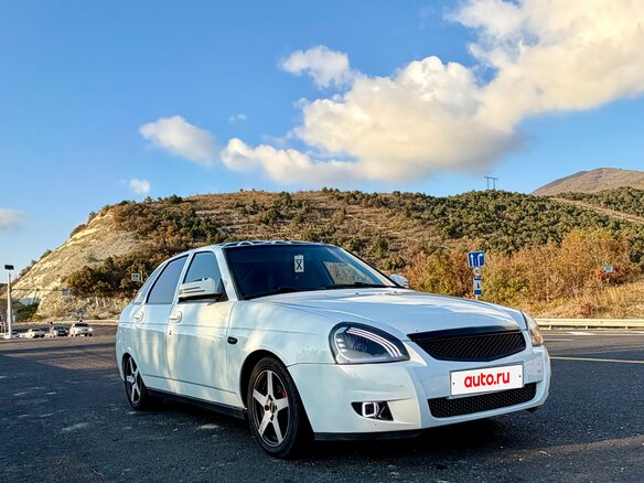2014 Lada (ВАЗ) Priora I Рестайлинг, белый, 500000 рублей