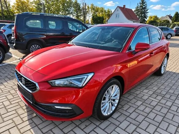 2022 SEAT Leon IV, пурпурный, 1972000 рублей