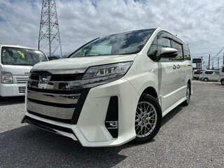 2021 Toyota Noah III (R80) Рестайлинг, белый, 1687000 рублей, вид 1