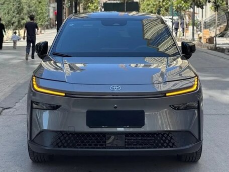 2026 Toyota bZ3X 58.3 kWh, серый, 2730000 рублей, вид 2