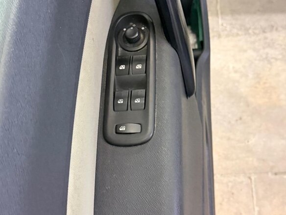 2012 Renault Kangoo II, белый, 750000 рублей - вид 20