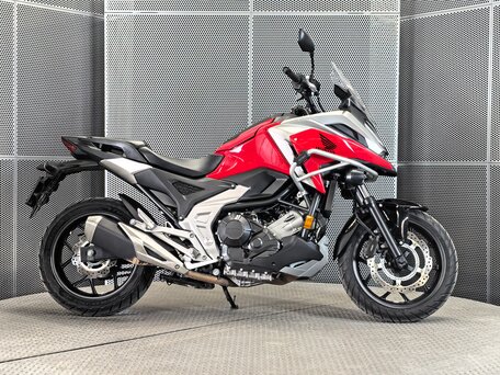 2021 Honda NC 750X, красный, 945000 рублей, вид 1