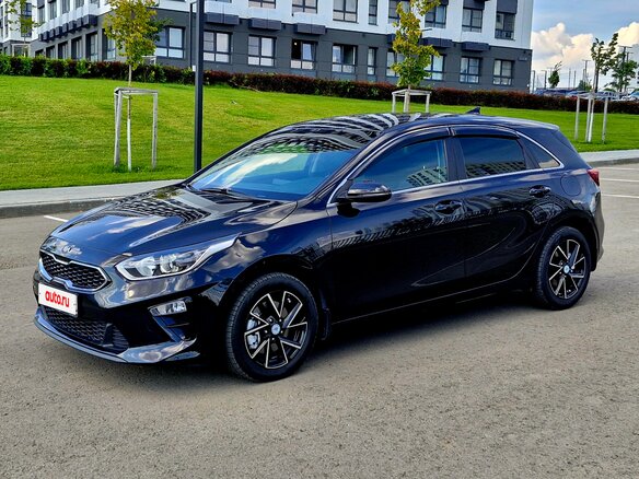 2020 Kia Ceed III, чёрный, 1820000 рублей - вид 1