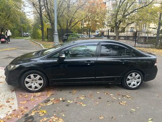 2010 Honda Civic VIII Рестайлинг, чёрный, 800000 рублей, вид 3