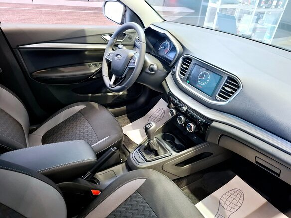 2025 Lada (ВАЗ) Vesta I Рестайлинг (NG), чёрный, 1835000 рублей - вид 2