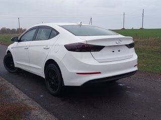 2018 Hyundai Elantra VI (AD), белый, 1200000 рублей, вид 5