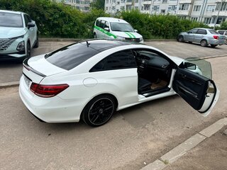 2013 Mercedes-Benz E-Класс 200 IV (W212, S212, C207) Рестайлинг, белый, 1800000 рублей, вид 3