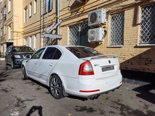 2010 Skoda Octavia RS II Рестайлинг, белый, 950000 рублей, вид 2