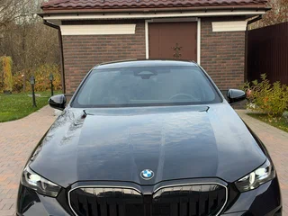 2026 BMW 5 серии 520d xDrive VIII (G60/G61/G68), чёрный, 9300000 рублей, вид 1