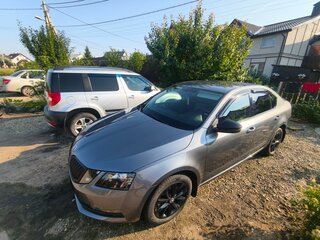 2017 Skoda Octavia III (A7) Рестайлинг, серый, 1700000 рублей, вид 4