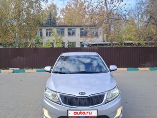 2013 Kia Rio 4-speed III, серебристый, 650000 рублей, вид 2
