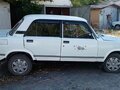 1999 Lada (ВАЗ) 2105, белый, 95000 рублей - вид 2