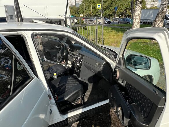 2009 Lada (ВАЗ) Priora I, белый, 240000 рублей - вид 25