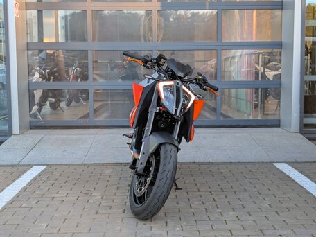 2022 KTM 1290 Super Duke R Evo, оранжевый, 1750000 рублей, вид 2