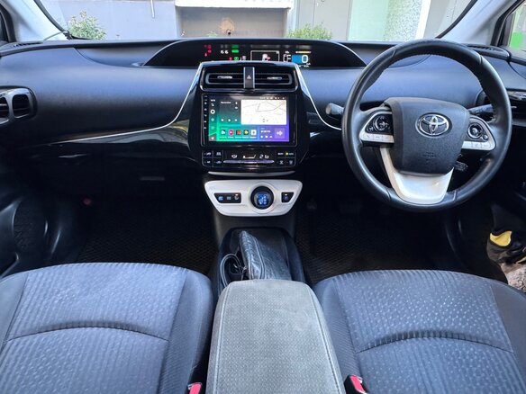 2017 Toyota Prius IV (XW50), белый, 1730000 рублей - вид 5