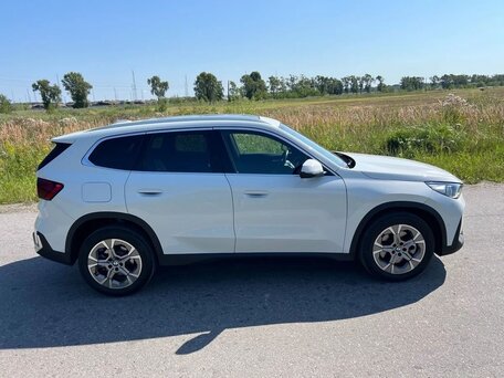 2023 BMW X1 Long 20Li sDrive III (U11/U12), серый, 2870000 рублей, вид 4