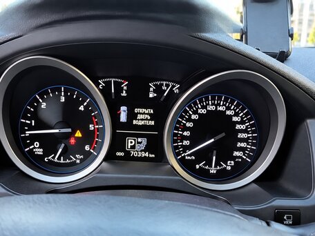 2014 Toyota Land Cruiser 200 Series Рестайлинг 1, чёрный, 4290000 рублей, вид 4
