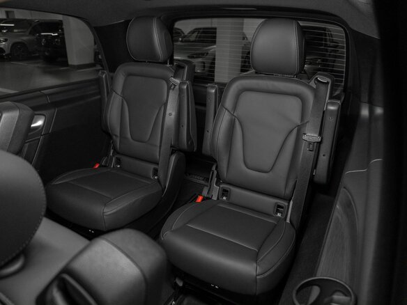 2026 Mercedes-Benz V-Класс Extra Long 300 d экстра длинный III (W447) Рестайлинг 2, чёрный, 18446400 рублей - вид 2