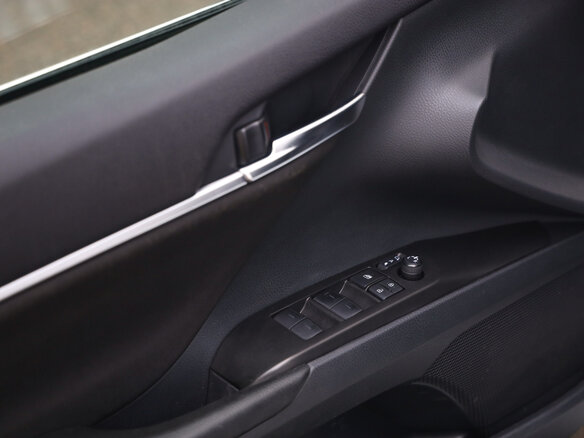 2021 Toyota Camry VIII (XV70) Рестайлинг, белый, 2499777 рублей - вид 12