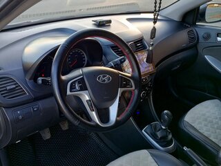 2014 Hyundai Solaris I, серебристый, 850000 рублей, вид 5