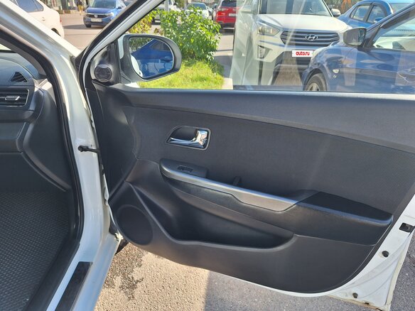 2012 Kia Rio 5-speed III, белый - вид 17