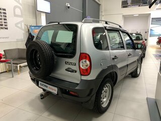2018 Chevrolet Niva I Рестайлинг, серебристый, 660000 рублей, вид 5