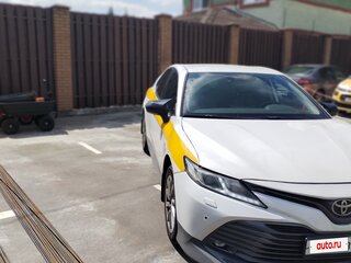 2021 Toyota Camry VIII (XV70) Рестайлинг, белый, 2000000 рублей, вид 2
