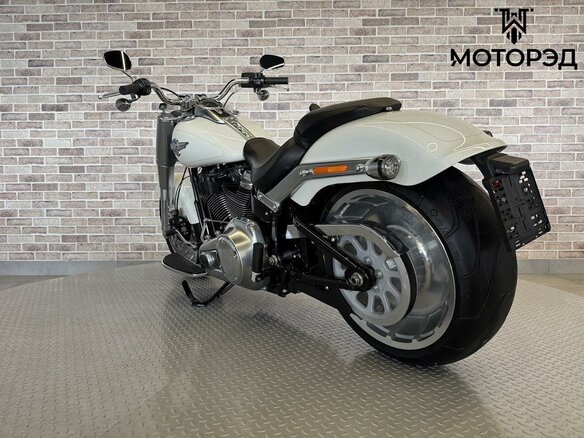 2018 Harley-Davidson Fat Boy, белый, 1985000 рублей - вид 6