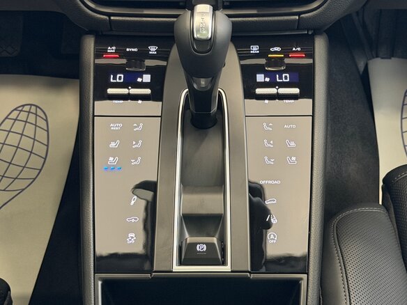 2025 Porsche Macan I Рестайлинг 2, серый, 11495000 рублей - вид 28