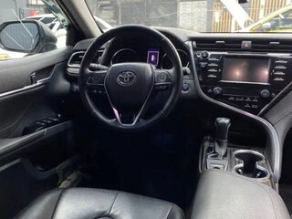 2020 Toyota Camry VIII (XV70), белый, 3050000 рублей, вид 2