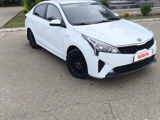 2020 Kia Rio IV Рестайлинг, белый, 1699000 рублей, вид 5