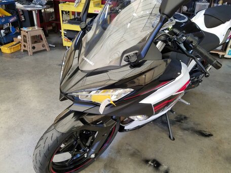 2019 Kawasaki Ninja 400, белый, 585000 рублей, вид 3