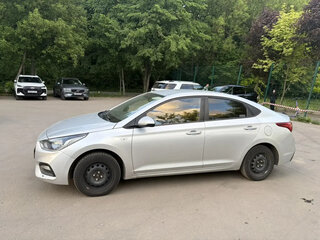 2017 Hyundai Solaris II, серебристый, 650000 рублей, вид 5