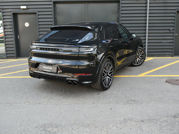 2026 Porsche Cayenne GTS Coupé III Рестайлинг, чёрный, 25900000 рублей - вид 5